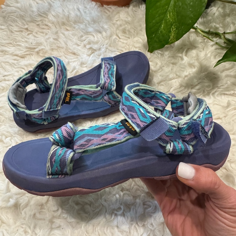 TEVA hiking water sandals strappy women’s 6 youth 4 hurricane xlt